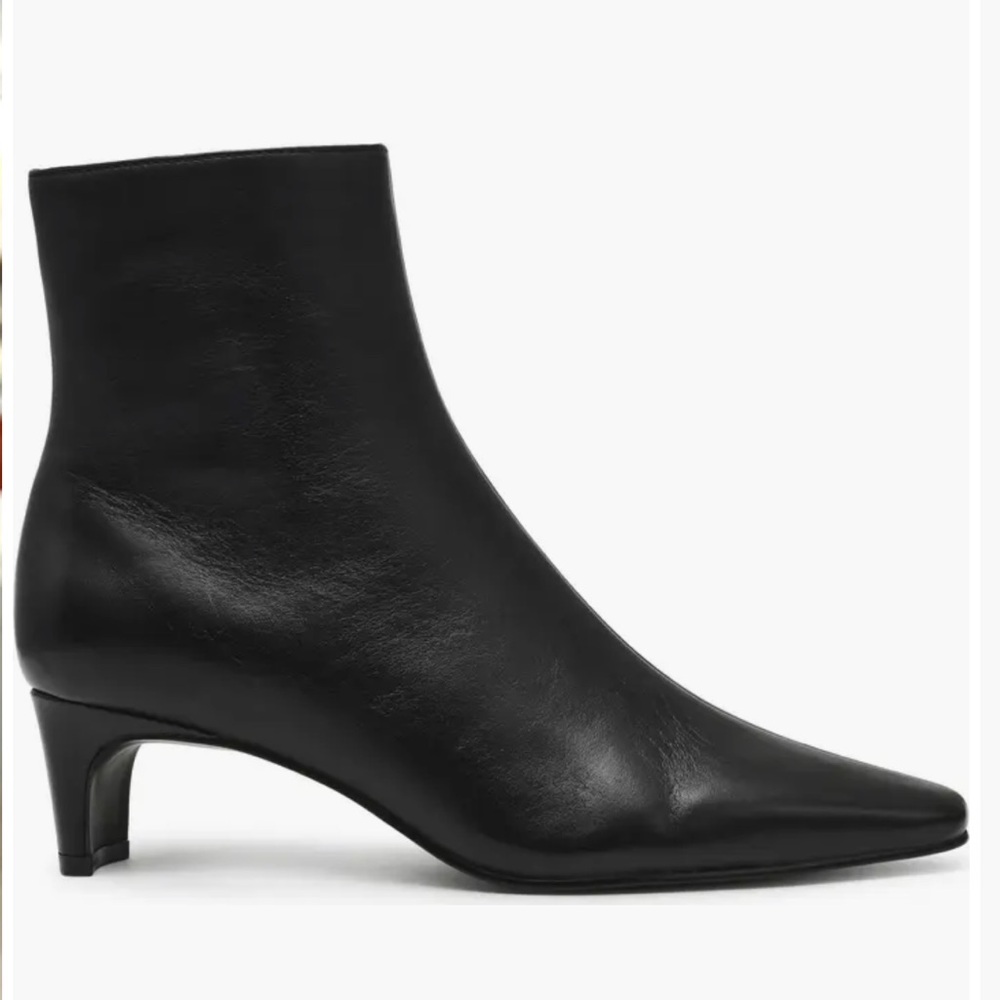 Steve Madden Sleek Black Heeled Boots